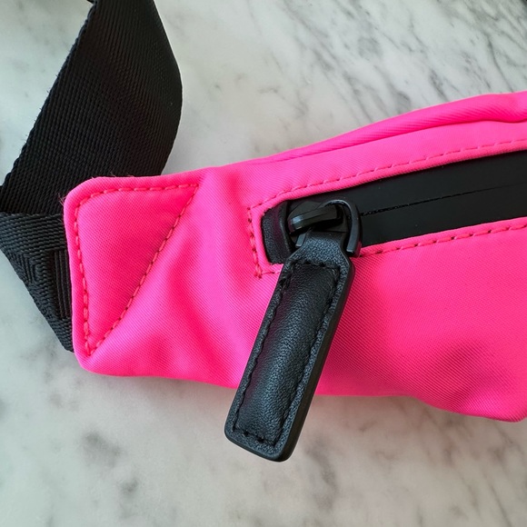 KARL LAGERFELD
Rue St Guillaume Small Fanny Bag Belt Bag NEON PINK - Picture 10 of 13